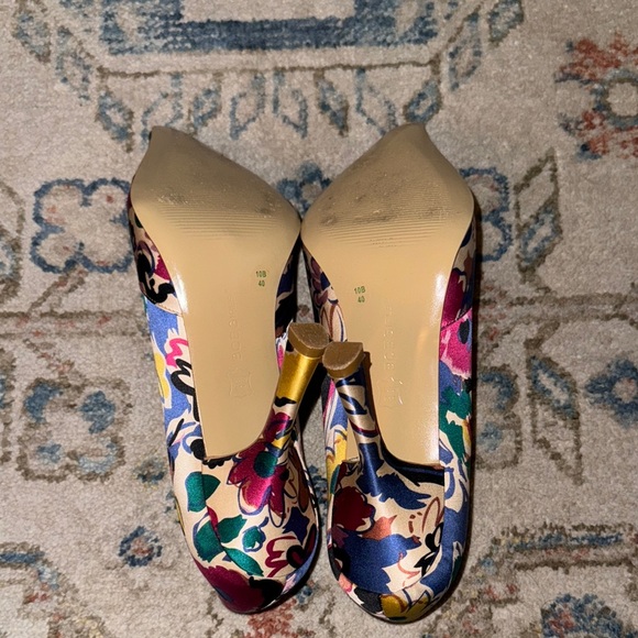 BCBGMaxAzria Multi-Colored Heels with Pointed Toe and High Heels - Picture 2 of 5